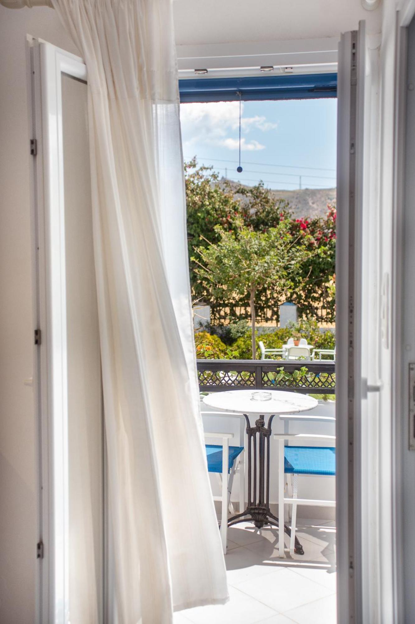 Aparthotel Ikaros & 3*