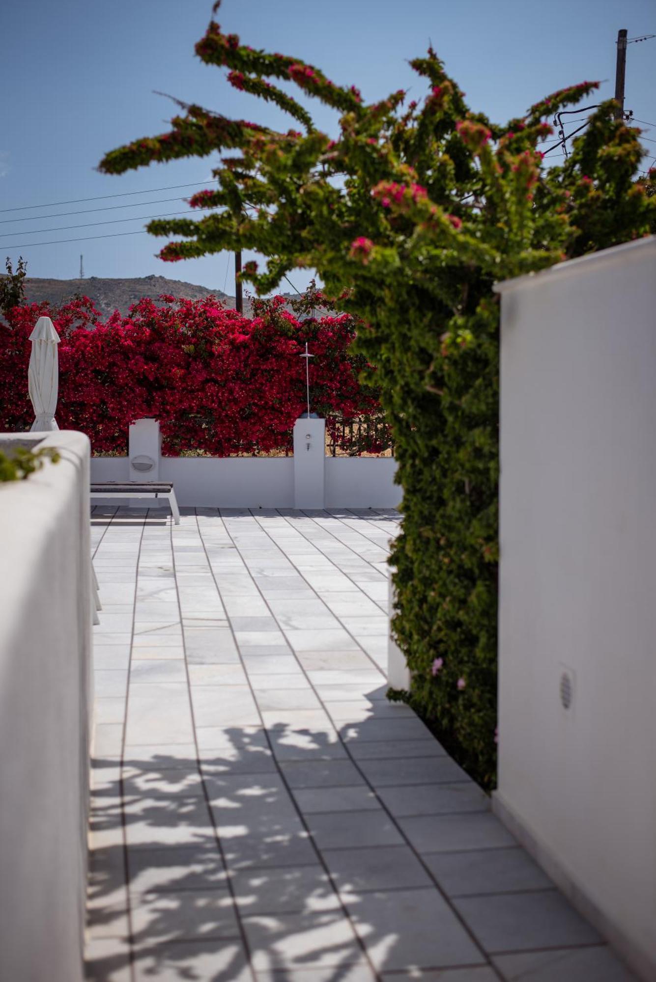 Ikaros & 3* Naxos City