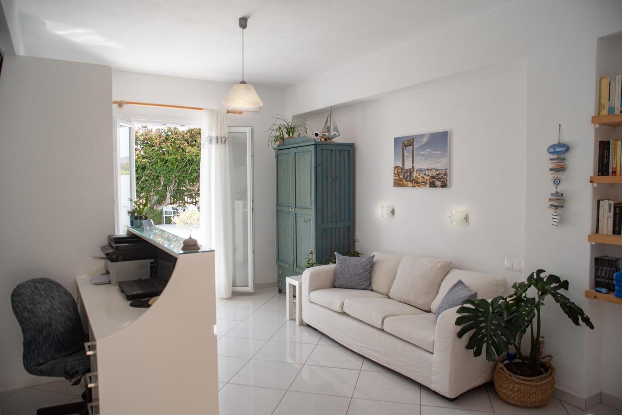Ikaros & 3* Naxos City